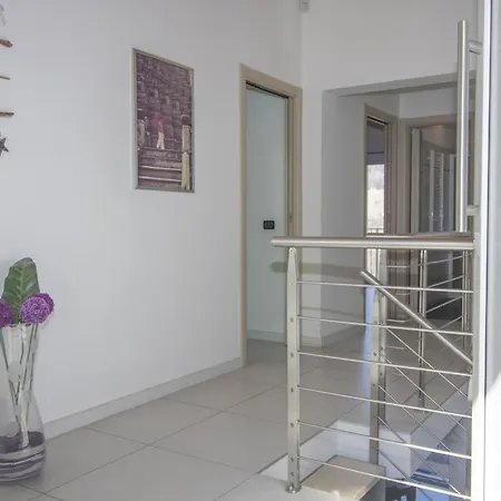 Villa Bonga Sleeps 6 *