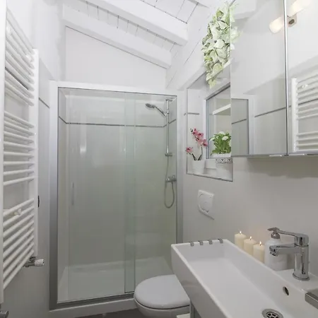 Villa Bonga Sleeps 6 Agra